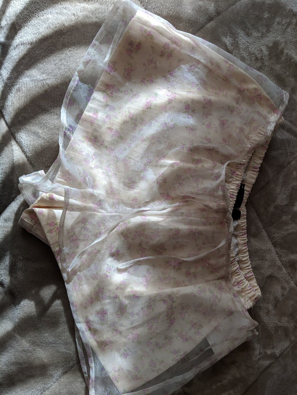 NWT Zara Sheer Floral Overlay Women’s Shorts in Light Cream and Pink